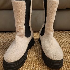 Fashion Nova Cream and Black Winter Boots